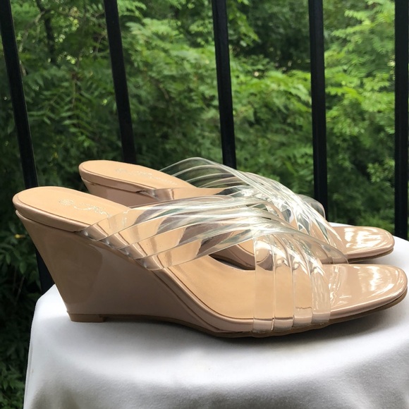 Shoes - 🌸🌸🌸 Criss Cross Nude Jelly/Rubber Wedge Sandals